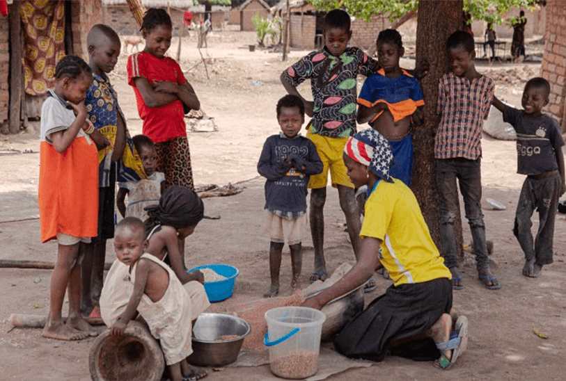 Woman showing her work to children